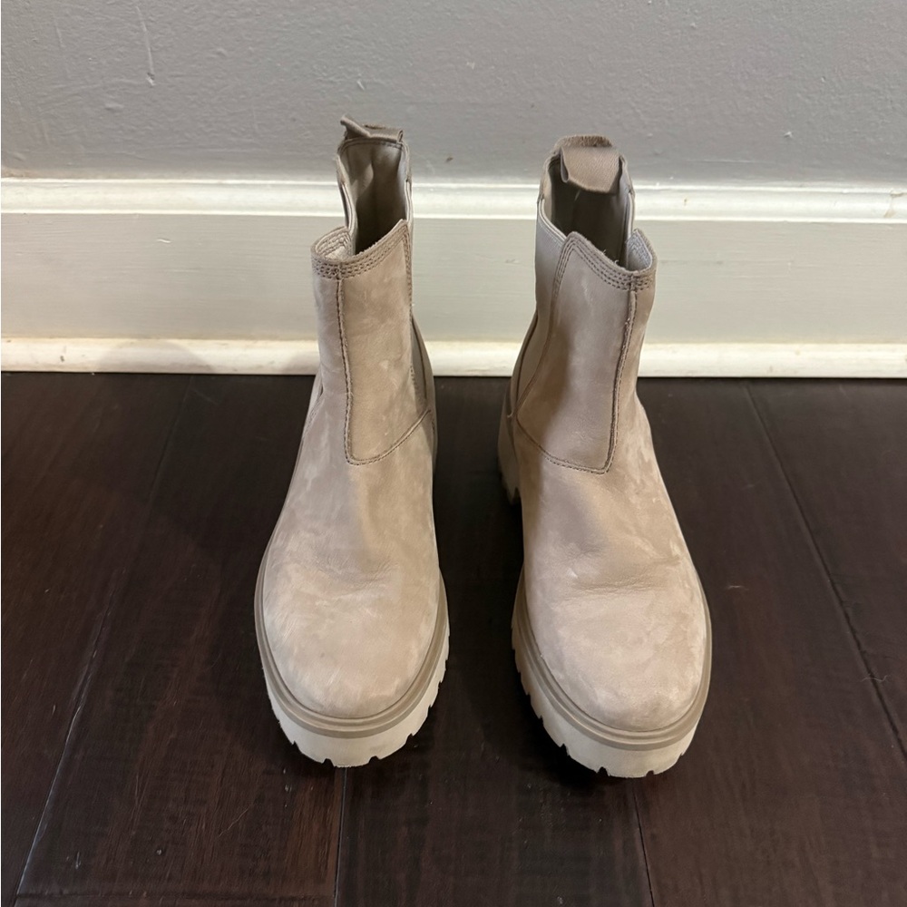 Timberland Women's Ankle Boots in Beige